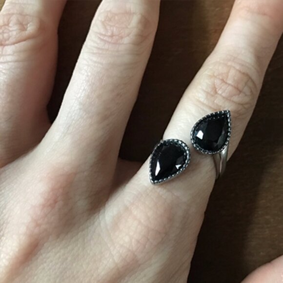Evil Pawn Jewelry Annie Ring in Obsidian - Picture 2 of 5